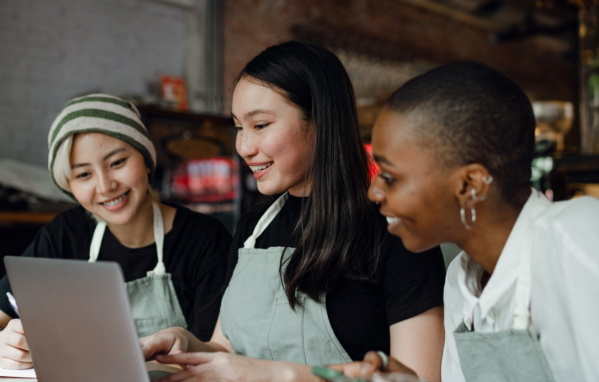 熱情與客戶溝通　