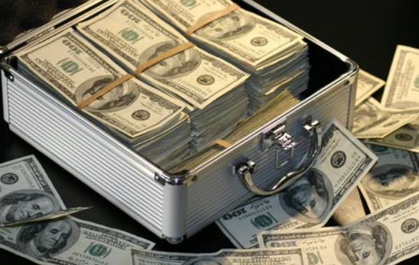 自己組建團隊成本太高