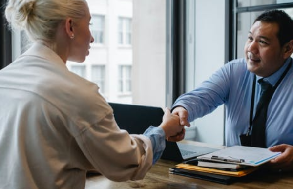 抖音小店的客服外包合同應該怎么簽？