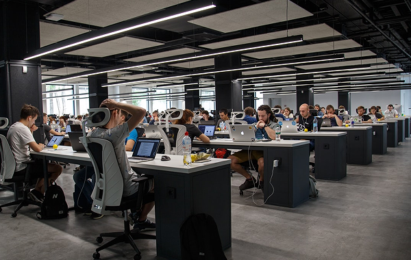 很多企業會選擇400電話呼入外包的理由