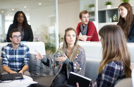 企業(yè)應(yīng)該如何選擇呼叫中心400客服外包服務(wù)商？