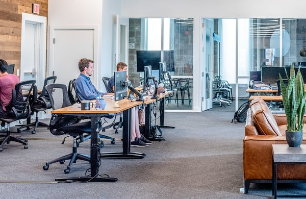 外包電話客服24小時業(yè)務(wù)的優(yōu)缺點分別包含哪些？