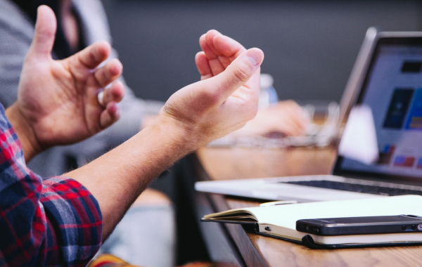 與客戶談?wù)撋唐穬r格問題