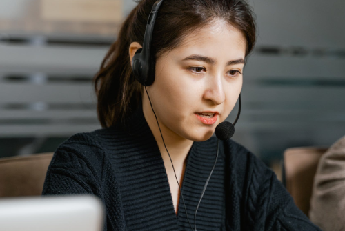 外包公司的客服人員