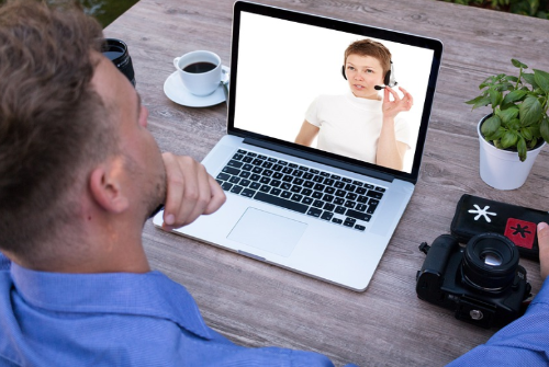 客服與客戶交談