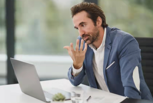 客服主動提問客戶