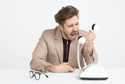 客服情緒激動(dòng)