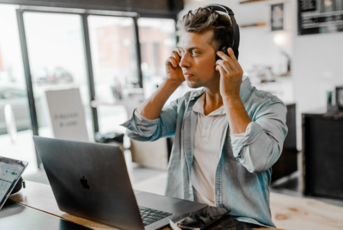 接待消費者的購物咨詢