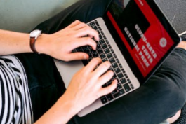 開無貨源網(wǎng)店找淘寶網(wǎng)站還是找拼多多網(wǎng)站?