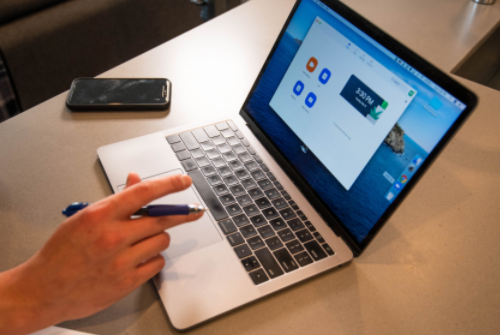 天貓美工在工作