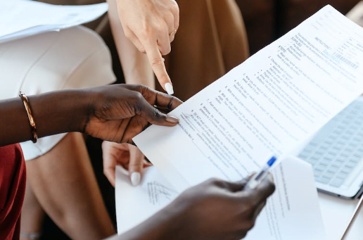 仔細審核客服外包合同