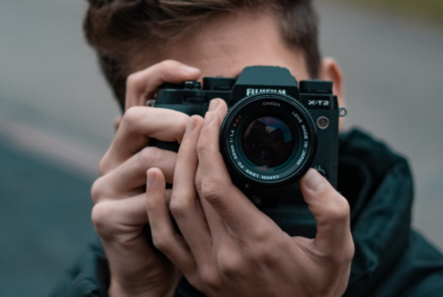 相機(jī)一定要拿穩(wěn)