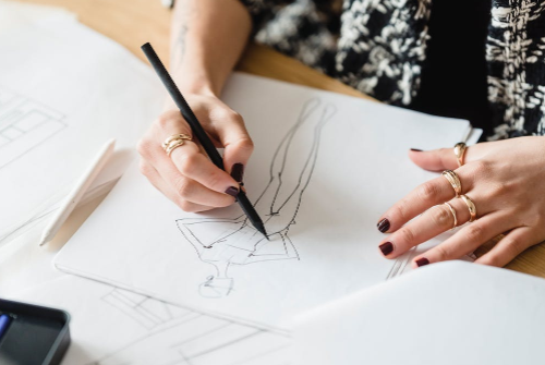 美工設計在工作