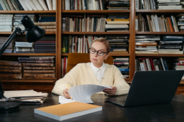 網店要求客服人員必備的專業知識有哪些?