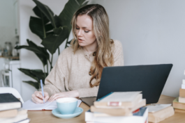 快手客服服務(wù)中不能說(shuō)的禁忌詞和注意事項(xiàng)