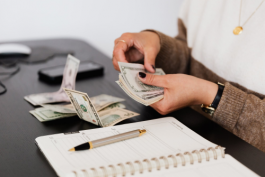 拼多多網店客服的傭金怎么算?工作累嗎?