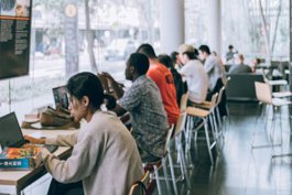 外包客服公司的客服具備什么？