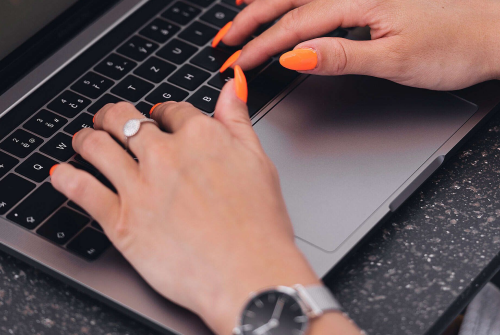 如何進入拼多多進行管理？操作步驟有哪些？