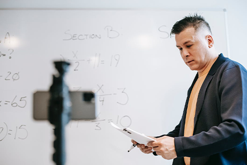 抖音直播如何暖場？常用20句話術是什么？