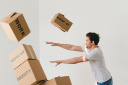 作為拼多多店鋪的客服該如何回答顧客的問題?