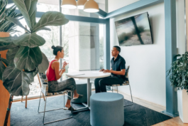 如何在職場中提升自己的溝通能力？