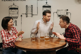 如何幽默的跟別人溝通？（提高自己幽默表達的方法）