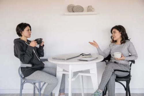 在職場(chǎng)給如何跟同事相處比較合適？