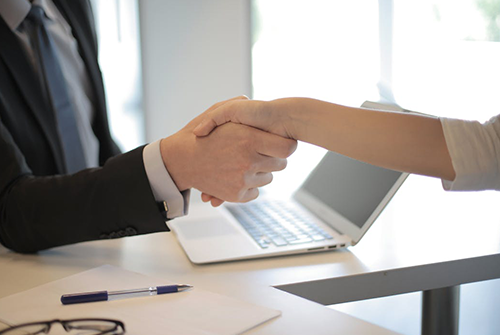 如何提高職場溝通能力？（職場人員人際交往的方法）