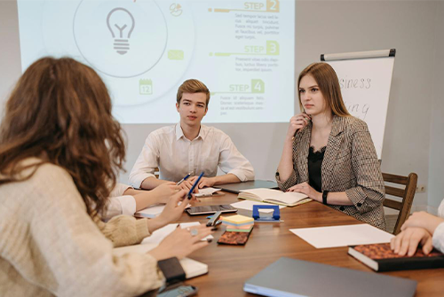 公司職員與領(lǐng)導(dǎo)說話有什么技巧？