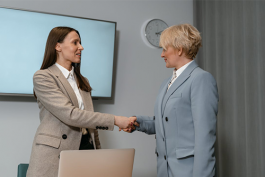 職場(chǎng)人如何與上級(jí)領(lǐng)導(dǎo)溝通?(與領(lǐng)導(dǎo)相處的十大技巧)