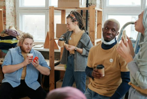 職場同事之間關系的處理技巧 職場人際關系提升方法