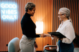 職場(chǎng)辦公人員是如何聊天的?溝通技巧有哪些?