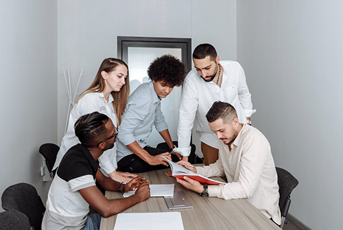 職場上與下屬、上級和同事的溝通技巧