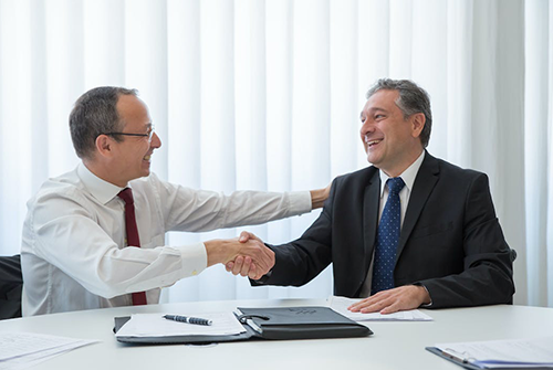 職場(chǎng)中如何提高與人溝通的技巧？