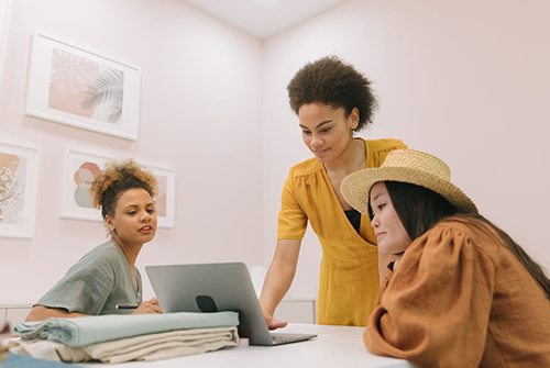 職場中與人溝通的技巧（職場與同事的交流秘訣）