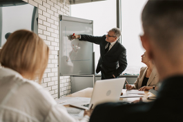 企業核心員工特征、管理狀況及管理策略