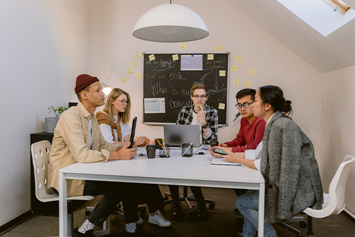 如何管理企業(yè)員工？（企業(yè)員工管理的10個(gè)技巧）