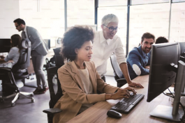 領導該怎樣提高員工的福利待遇和忠誠度？