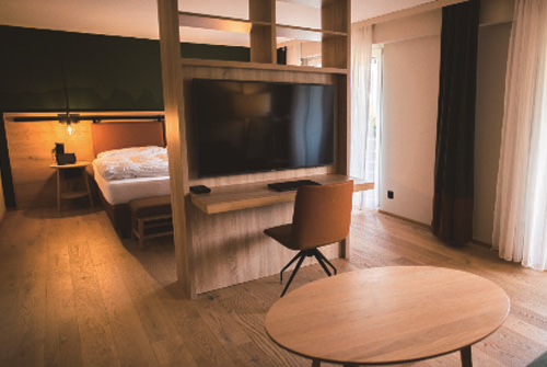 辦公屏風桌該怎么選購？（選購辦公屏風桌的注意事項）