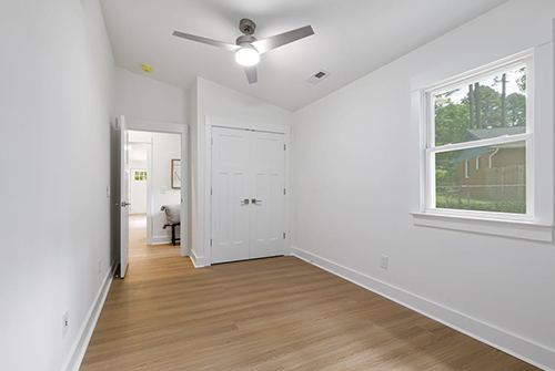 辦公室地面裝修用地膠還是地毯？