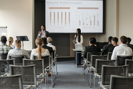 會議室適合使用LED顯示屏幕還是液晶拼接屏幕？