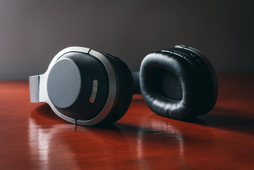 如何正確佩戴電話耳機？使用電話耳機的注意事項