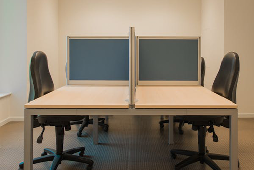 如何選擇辦公桌椅？要注意哪些事項(xiàng)？