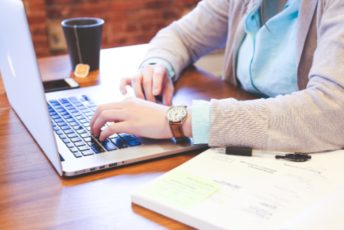 在找工作時大學生應該注意哪些事項？