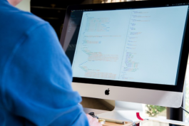 大學生在網絡上的求職技巧