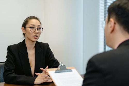 面試時(shí)緊張?jiān)撛趺崔k？有什么緩解方法？