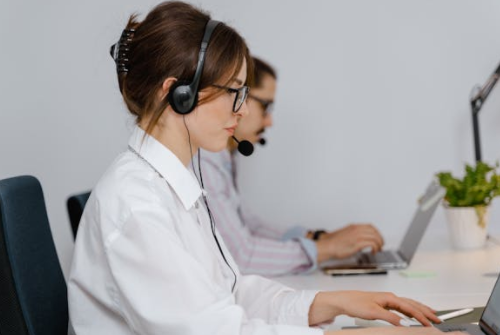 專業外包客服和網店自聘客服的區別