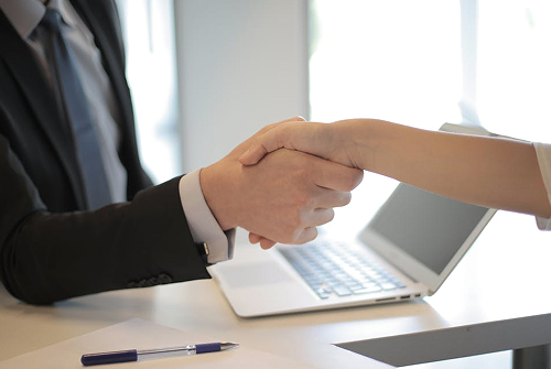 如何在銷售旺季快速找到適合企業(yè)的客服外包服務(wù)商？