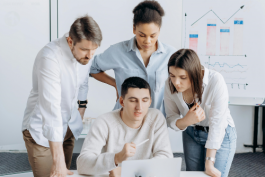 小紅書自聘客服與客服外包的區別