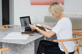 為什么說在線客服外包比網店自聘客服好?